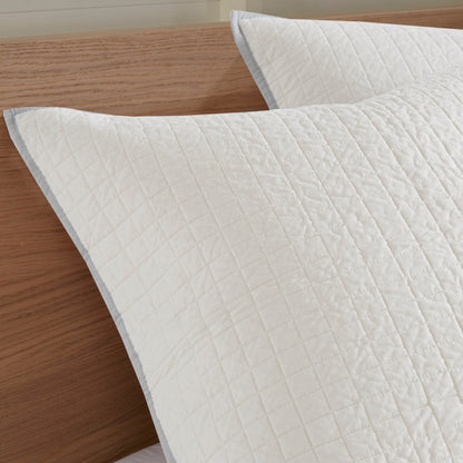 Intelligent Design Maize Cotton Jacquard Duvet Cover Set with Euro Shams and Throw Pillows