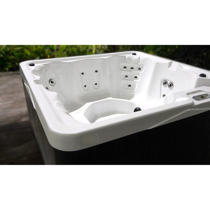 Home and Garden Spas- 6 Person 29 Jet Spa with Lounger.