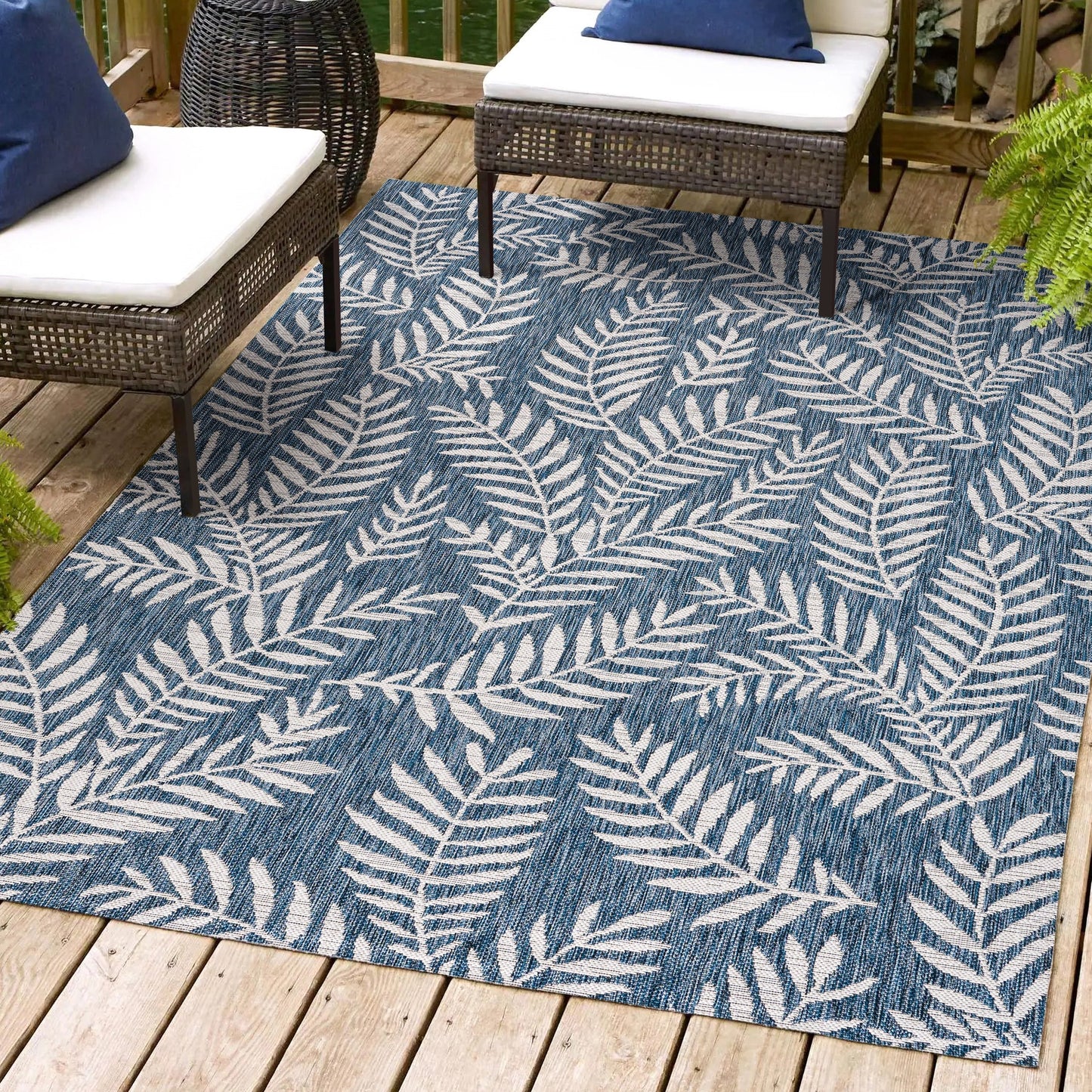 JONATHAN Y Galon Palm Frond Indoor/Outdoor Area Rug