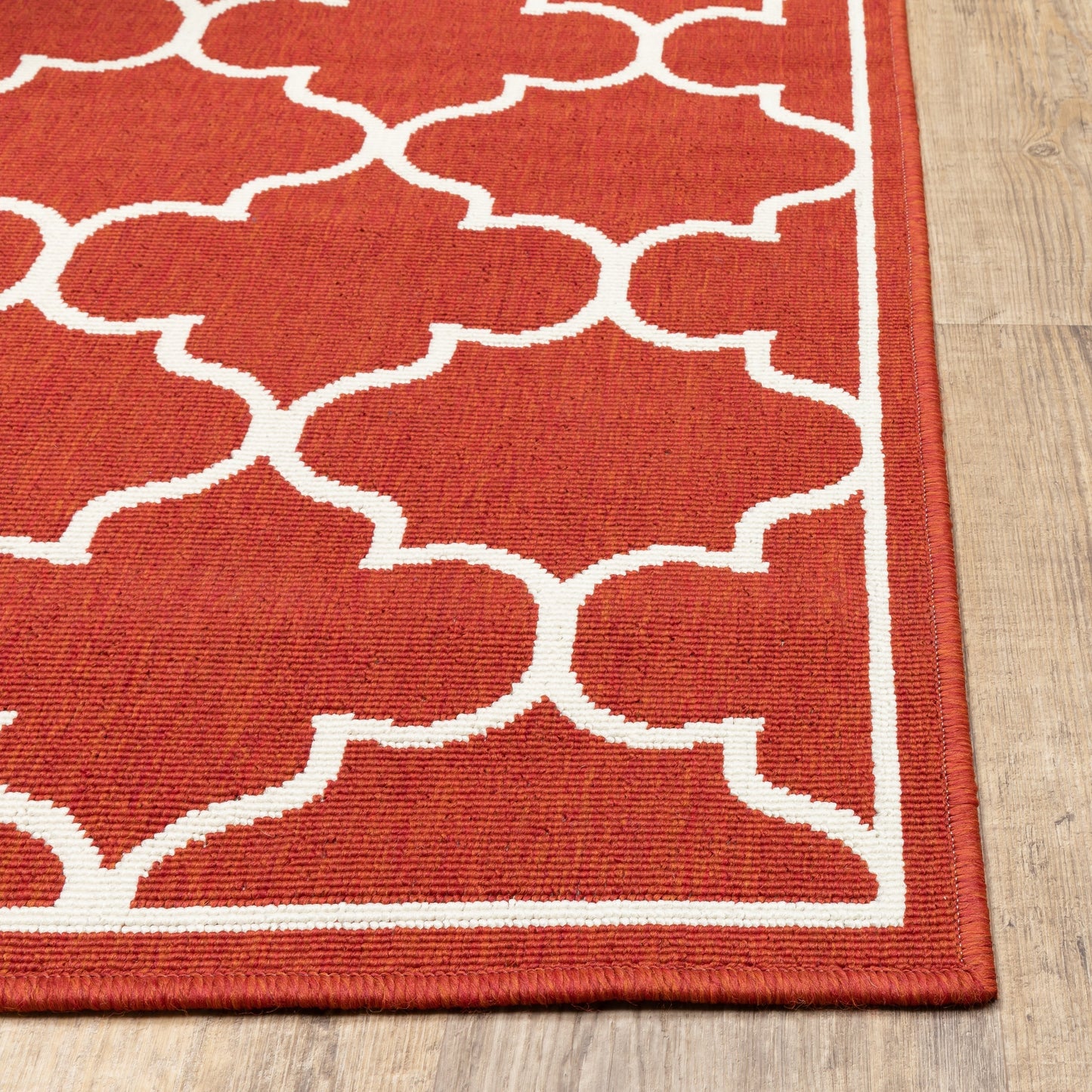 Vista Home Martinique Off-White/Brick Red Lattice Indoor/Outdoor Rug.