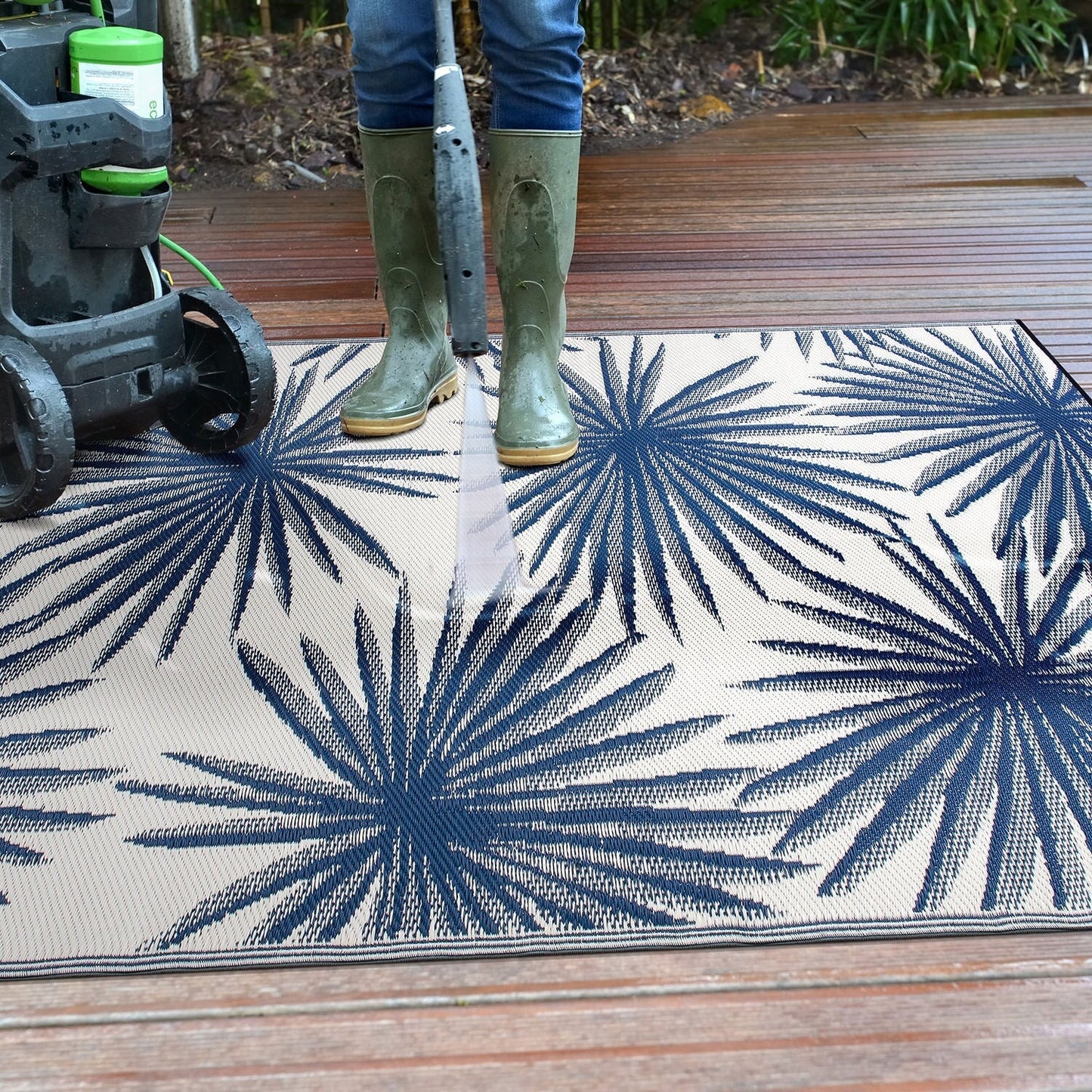 World Rug Gallery Floral Tropical Reversible Recycled Plastic Outdoor Rugs